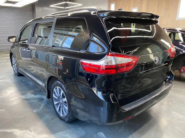 [Thumb - 2019 Toyota Sienna XLE AWD8.jpg]